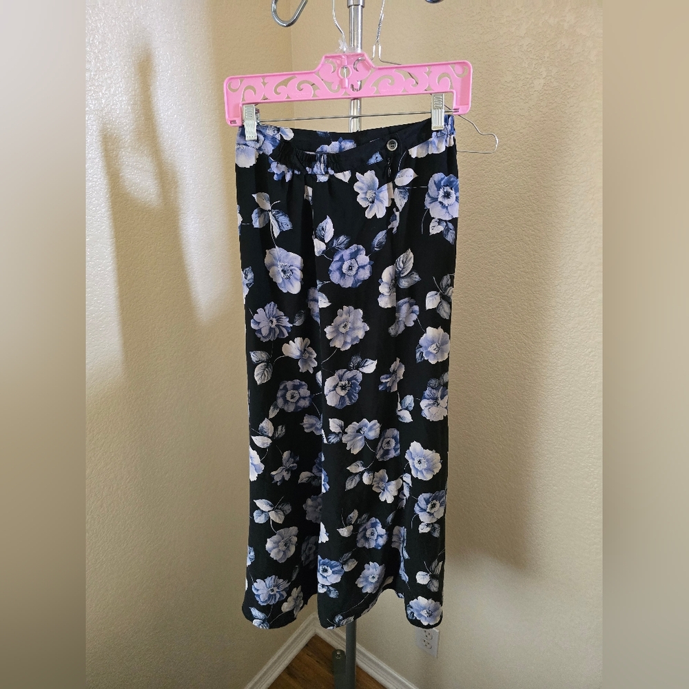 Kasper & Company Floral Skirt With Button & Zip Up In Back